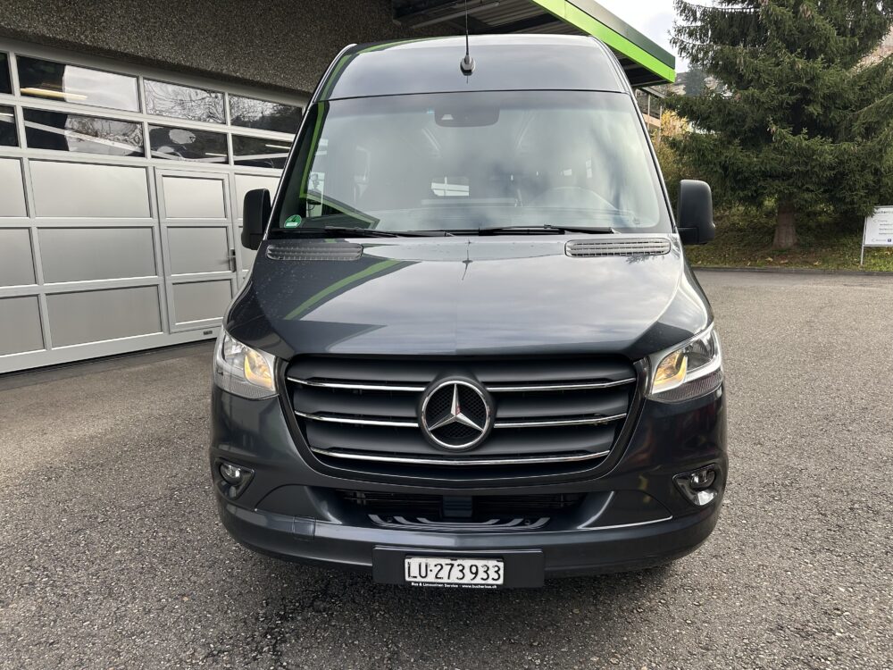 MB Sprinter vorne