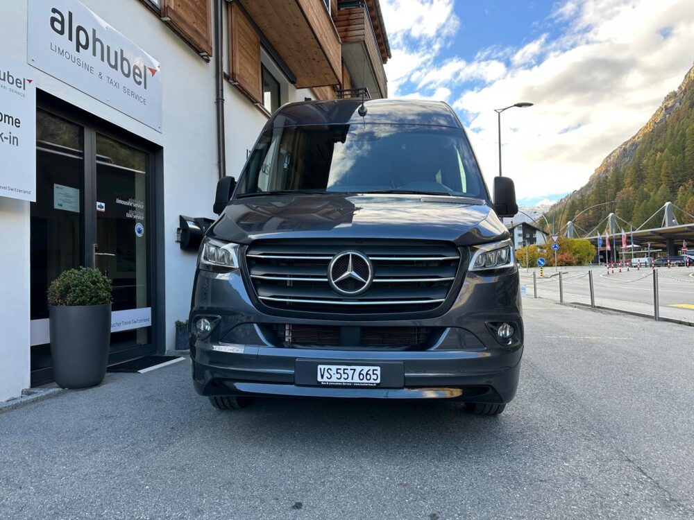 Mercedes Sprinter vorne